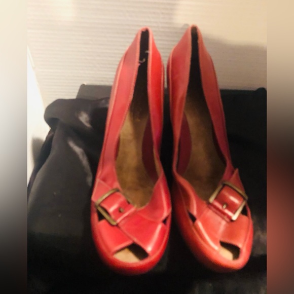 Women red wedge shoe. Size US 8. Great condition - Picture 1 of 5